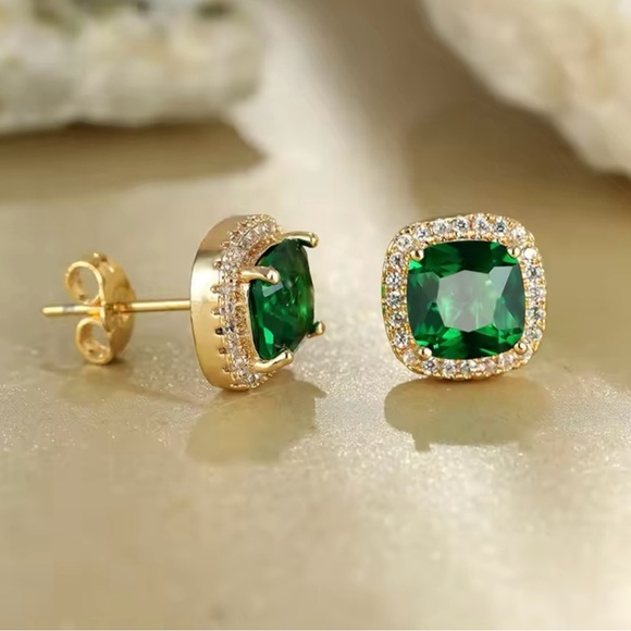 Luxury Green Crystal Stud Earrings Classic Green Zircon Square Stone Ear… - Picture 3 of 4
